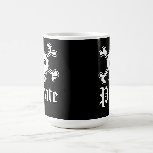 Tasse der Piratenflagge mit Skull- und Knochendesi (Mittel)