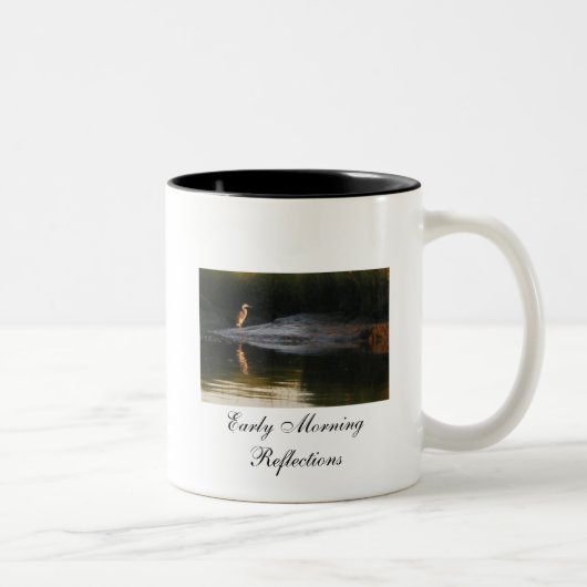Tasse der Reflektionen am frühen Morgen (Rechts)