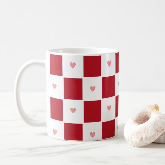 Tasse der roten karierten Liebe (Mit Donut)