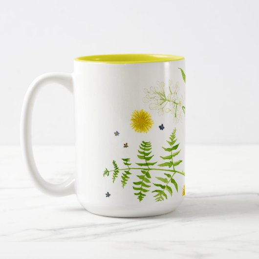 Tasse der wild lebenden Blume (Links)