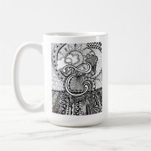 Tasse des Buchstabe-E, Kunst durch Kaffee-Tasse