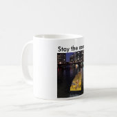 Tasse des Chicago River Taxi-Sprichworts bleibe (Vorderseite Links)