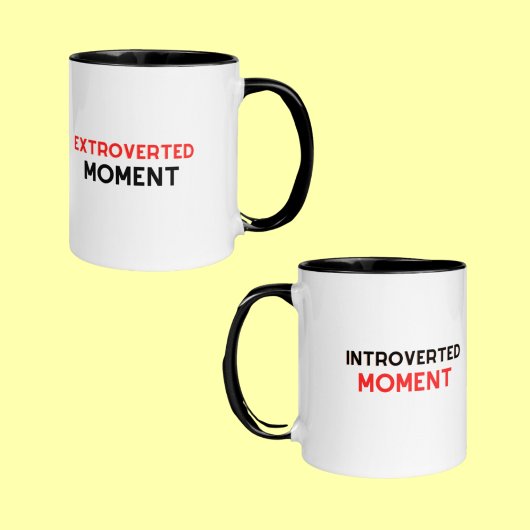 Tasse des extrovertierten Moments