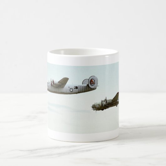 Tasse des Fliegen-B24 und B17 (Mittel)