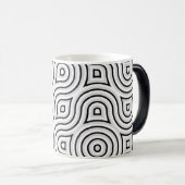 Tasse des geometrischen Schwarz-Weiß-Kaffees (VorderseiteRechts)
