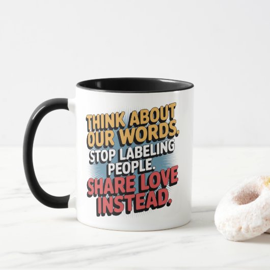 Tasse des Kaffees denken Sie an unsere Worte (Mit Donut)