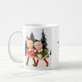 Tasse des Kaffees, frohe Weihnachtself (Links)
