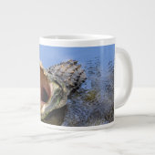 Tasse des Kaffees mit Alligator Growl (Vorderseite Rechts)