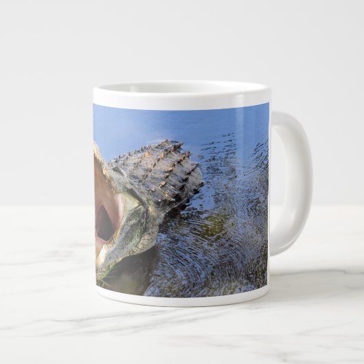 Tasse des Kaffees mit Alligator Growl (Vorderseite Rechts)