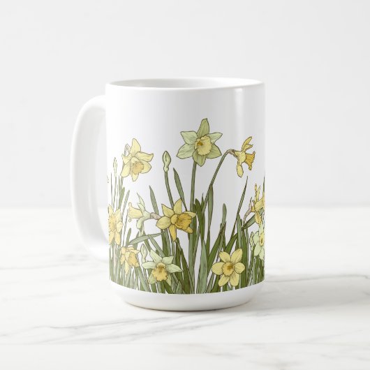 Tasse des Kaffees mit Blumenrand von gelben Narzis (Vorderseite Links)