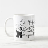 Tasse des Kaffees mit einer Illustration des Zimme (Links)