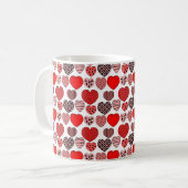 Tasse des Kaffees mit wiederholtem Herz (Vorderseite Links)