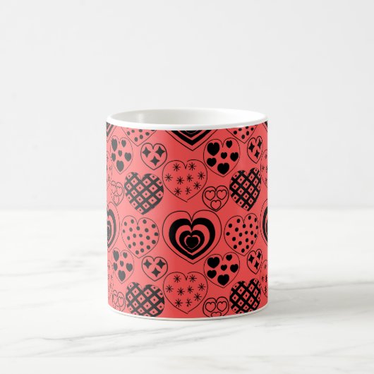 Tasse des Kaffees mit wiederholtem Herz (Mittel)