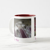 Tasse des Kaffees mit zwei Katzen (Vorderseite Links)