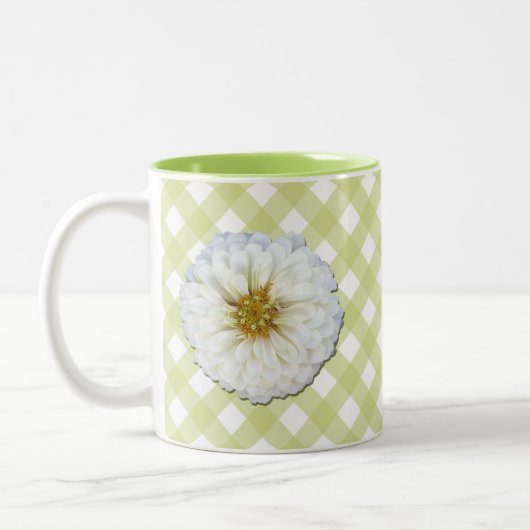 Tasse des Kaffees - Weißes Zinnia auf Gitter (Links)