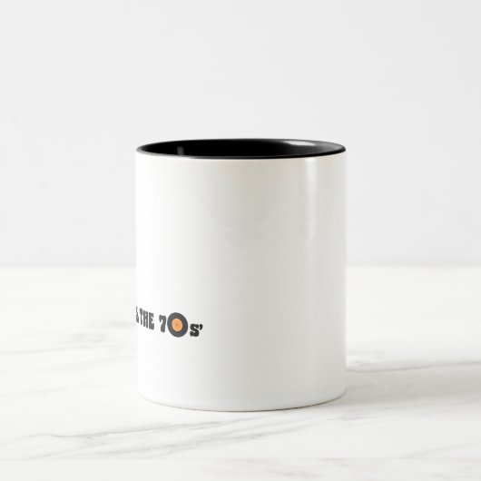 Tasse des Kaffees zurück in die 70er Jahre (Mittel)