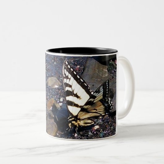 Tasse des Tiger-Frack-Schmetterlings-1 (VorderseiteRechts)