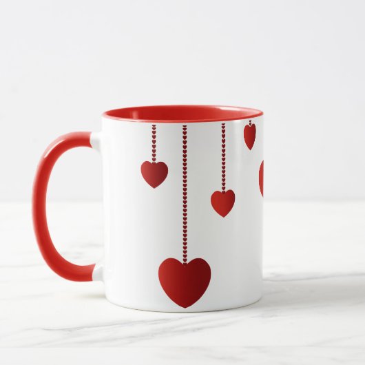 Tasse des Valentines Tagesmit Herzen (Links)