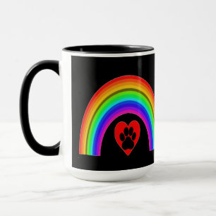 Tasse Diamantherz mit einer Pfanne unter einem Reg