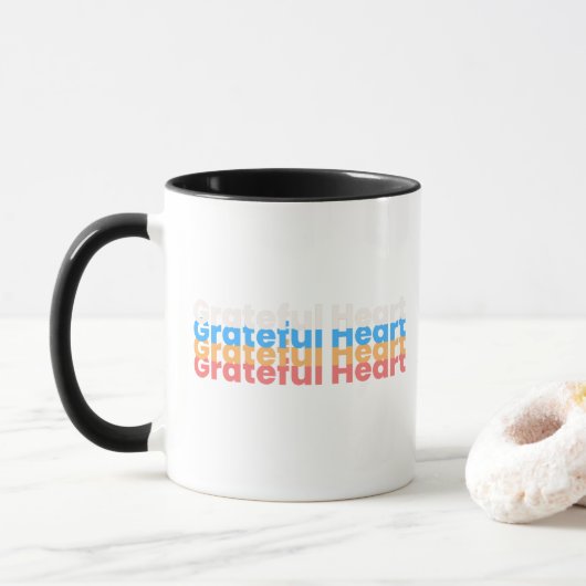 Tasse Farbenfrohe Typografie Dankbarkeit Herz (Mit Donut)