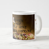 TASSE "FRAUEN SIND WIE WEIN, DIE SICH MIT DEM ALTE (Vorderseite Rechts)