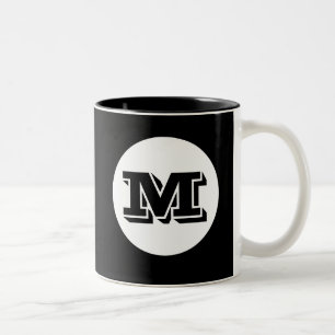 Tasse für die schwarze Monogramm-Kaffeemaschine