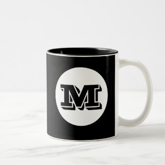 Tasse für die schwarze Monogramm-Kaffeemaschine