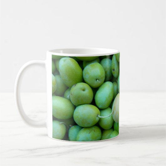 Tasse für frisch grünes Oliven (Links)