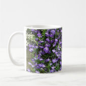 Tasse für lila Frühlingsblumen (Links)