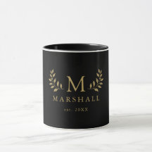 Tasse für Monogram-Familienname in Schwarz und Gol