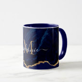 Tasse für Navy Blue Gold-Marmor-Buchstaben (VorderseiteRechts)