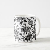 Tasse für Schwarzweiß-Wildblume (VorderseiteRechts)