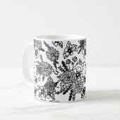 Tasse für Schwarzweiß-Wildblume (Vorderseite Links)