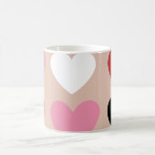 Tasse geschaffen mit bunten Herzen. (Mittel)