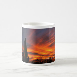 Tasse-Glühender Sonnenuntergang mit majestätisch Kaffeetasse