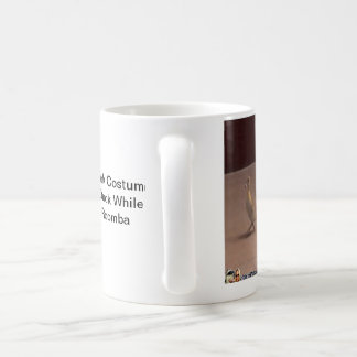 TASSE! Haifisch-Katze jagt eine Ente beim Reiten Kaffeetasse