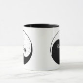 Tasse im Schwarzweißstil in mehreren Sprachen (Zentrum)