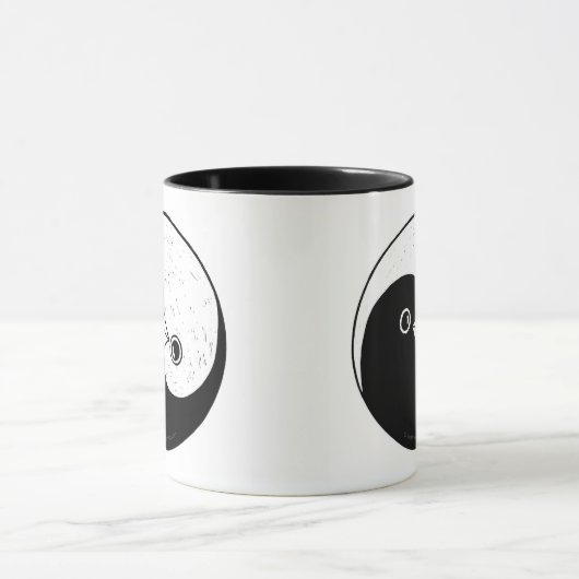 Tasse im Schwarzweißstil in mehreren Sprachen (Zentrum)