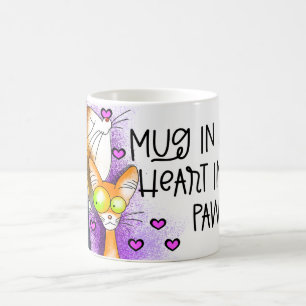 Tasse in Händen Herz in ihren Pfoten