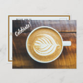 Tasse Kaffee Latte mit Leaf-Form Schaumstoff auf H Einladungspostkarte (Vorne/Hinten)