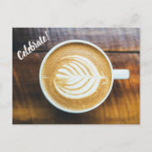 Tasse Kaffee Latte mit Leaf-Form Schaumstoff auf H Einladungspostkarte (Vorderseite)