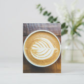 Tasse Kaffee Latte mit Leaf-Form Schaumstoff auf H Postkarte (Stehend Vorderseite)