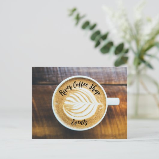 Tasse Kaffee Latte mit Leaf-Form Schaumstoff auf H Postkarte (Stehend Vorderseite)