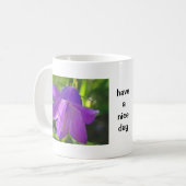 Tasse lila Glokenblumen: have a nice day (Vorderseite Links)