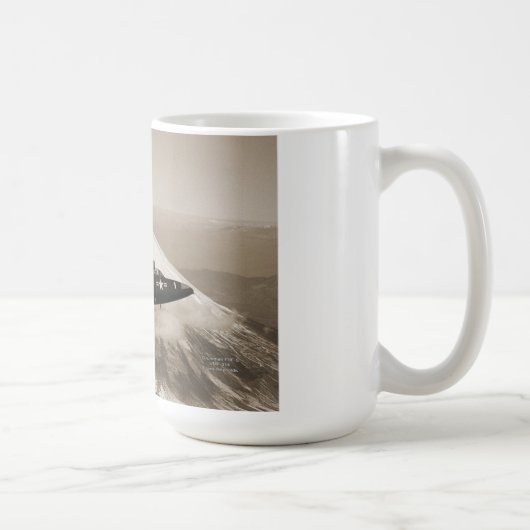 Tasse: Marineinfanteriekorpsflugzeuge über dem Kaffeetasse (Rechts)