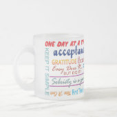 Tasse mit 12 Schritt-Erholungs-Slogans (Links)
