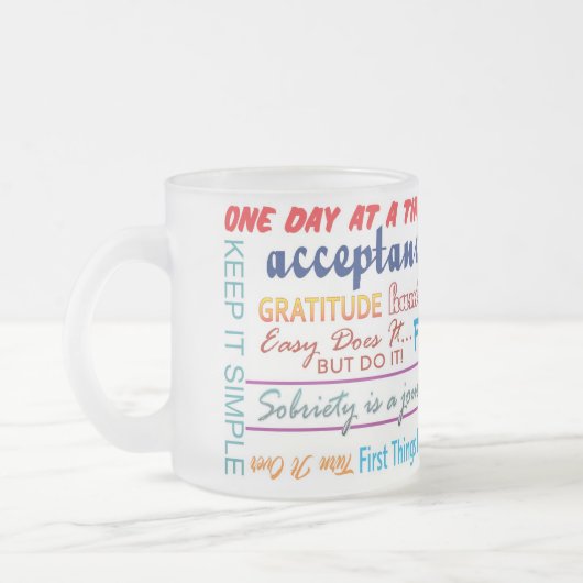 Tasse mit 12 Schritt-Erholungs-Slogans (Links)