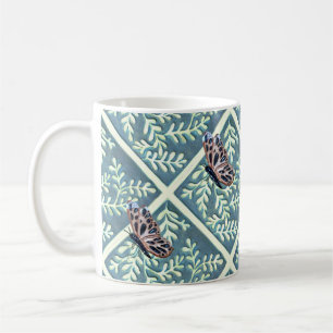 Tasse mit Blattwerk und Schmetterlingen