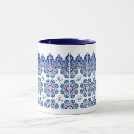 Tasse mit blauem und lila Design (Zentrum)