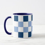 Tasse mit blauem und weißem Karton (Links)